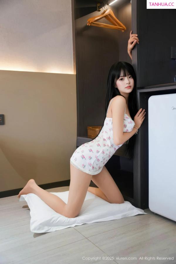   [XiuRen]高清写真图 2025.11.04 No.10944 小九阿 原色丝袜第7张图片